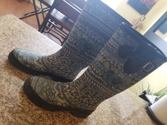 Rain boots size 8