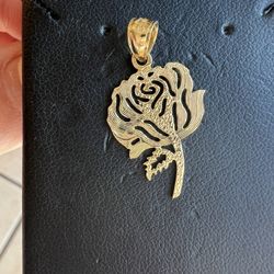14k YG Rose 🌹 Charm