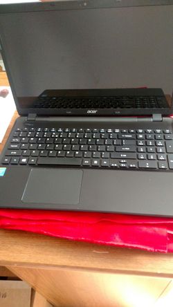 Acer Aspire E5-571P Touchscreen Laptop with Webcam