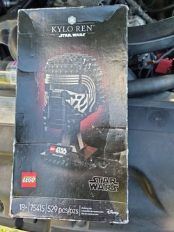 LEGO stat wads kylo Ren helmet.