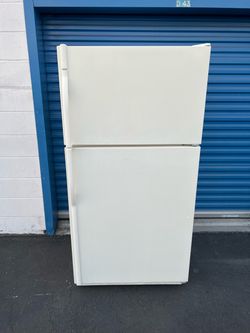 KENMORE 32” refrigerator Top Freezer WARRANTY**FREE DELIVERY**