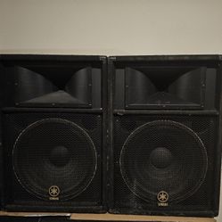 Yamaha S115V Club Series V passive PA speakers. 