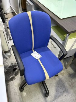 Mid Back Vintage Swivel/Tilt Task Chair with Flex Arms – $100 📦 Florida