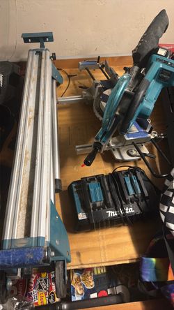 Makita Miter Saw with Batteries and Charger