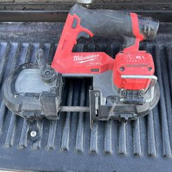 M12 Milwaukee Fuel Bandsaw
