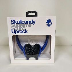 Lot of 17 Brand New Skullcandy Supreme Sound Uprock Headphones in Blue