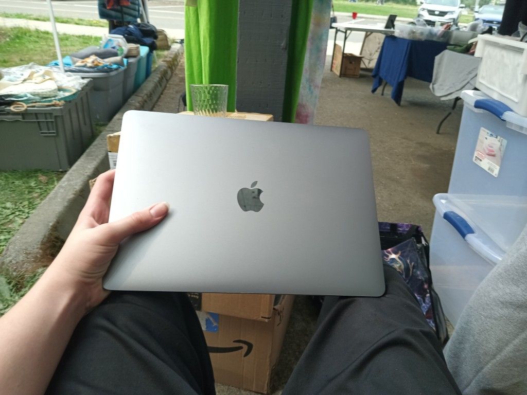 Apple Laptop