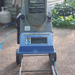 Chicago Electric 2 1/2 HP Chipper / Shredder