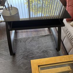 Scandinavian designs Desk /Tv