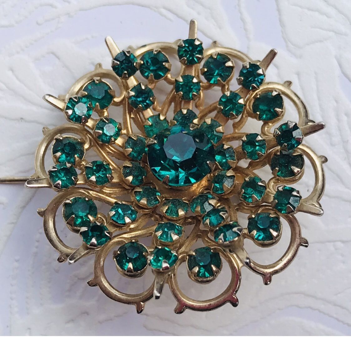 vintage Emerald rhinestone costume jewelry: pin/brooch
