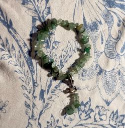 Green stone chip bracelet