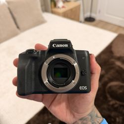 Canon M50 