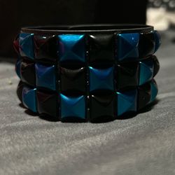 blue bracelet 