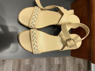 WOMEN’S SHOES -  SIZE 8-1/2