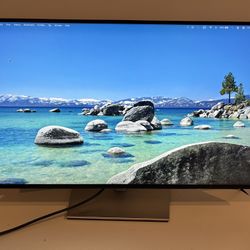 27” 4K Monitor that Charges Laptop