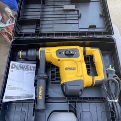 DEWALT SDS MAX ROTARY HAMMER