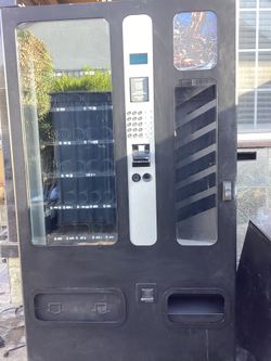 Combo Vending Machine $$$$$1400$$$$$. Today Only!!!