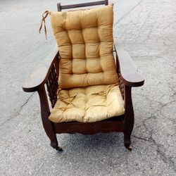 Old Vintage Morris Chair