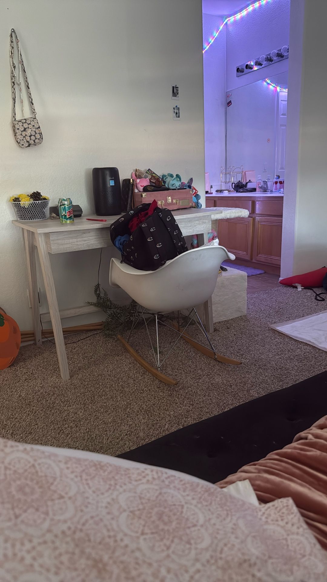 White And Silver Desk Chair