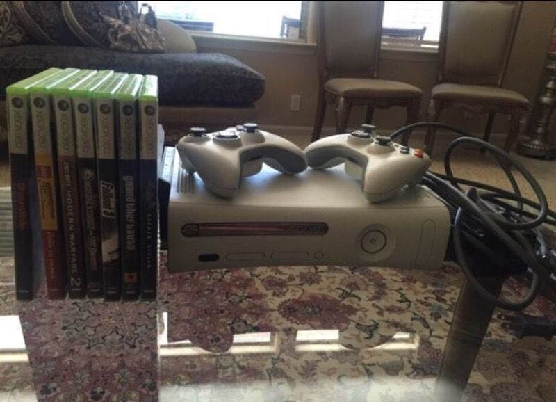 Xbox 360, Two controllers, 7 games