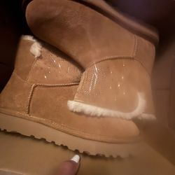 Ugg Mini Size 7