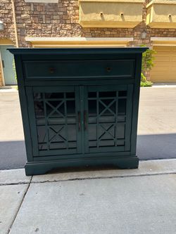Cabinet w Glass doors