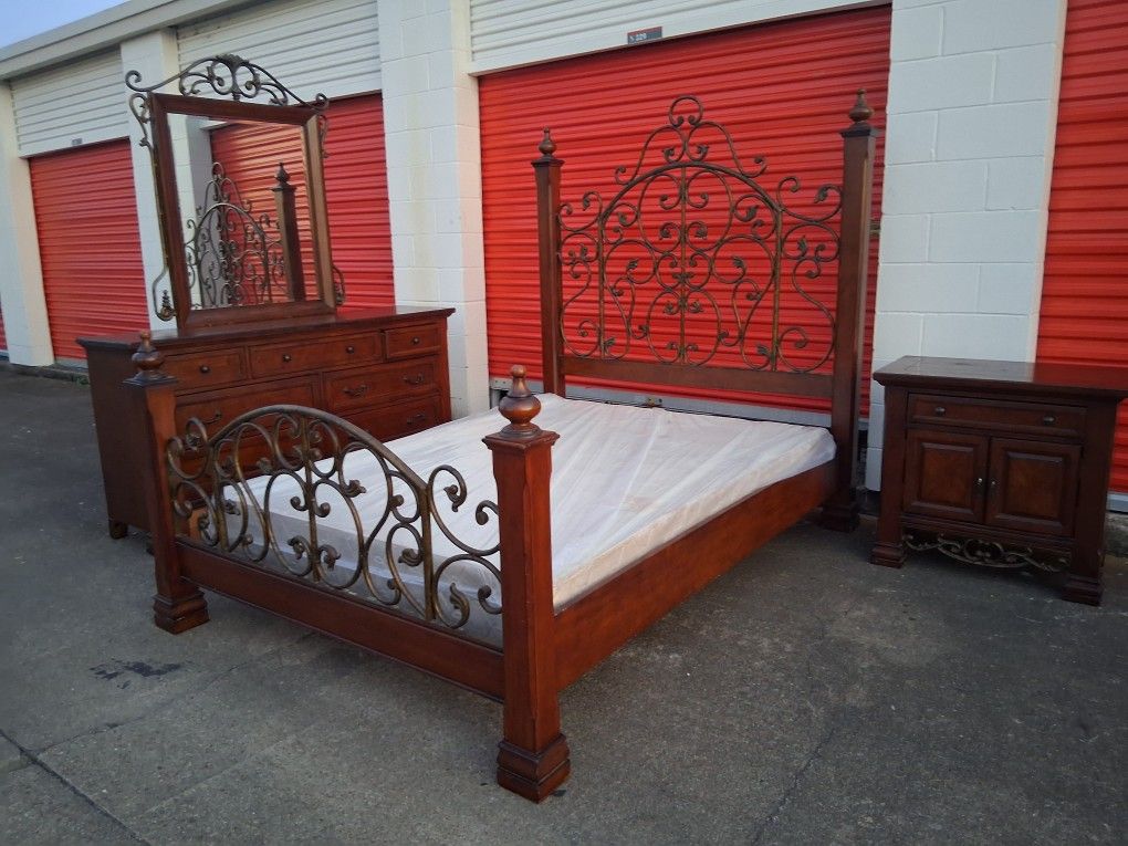 Queen Size Bedroom Set With Boxspring Good Condition