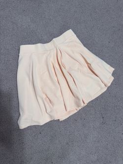 New large peach short stretchy mini flair skirt skater No size marked but appears to be a large see photos so measurements it has elastic waist an is 