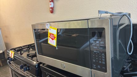 Like new GE microwave stainless steel