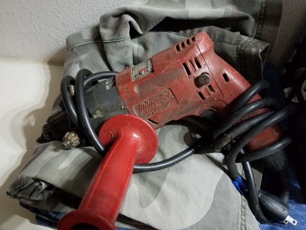 Milwaukee magnum drill