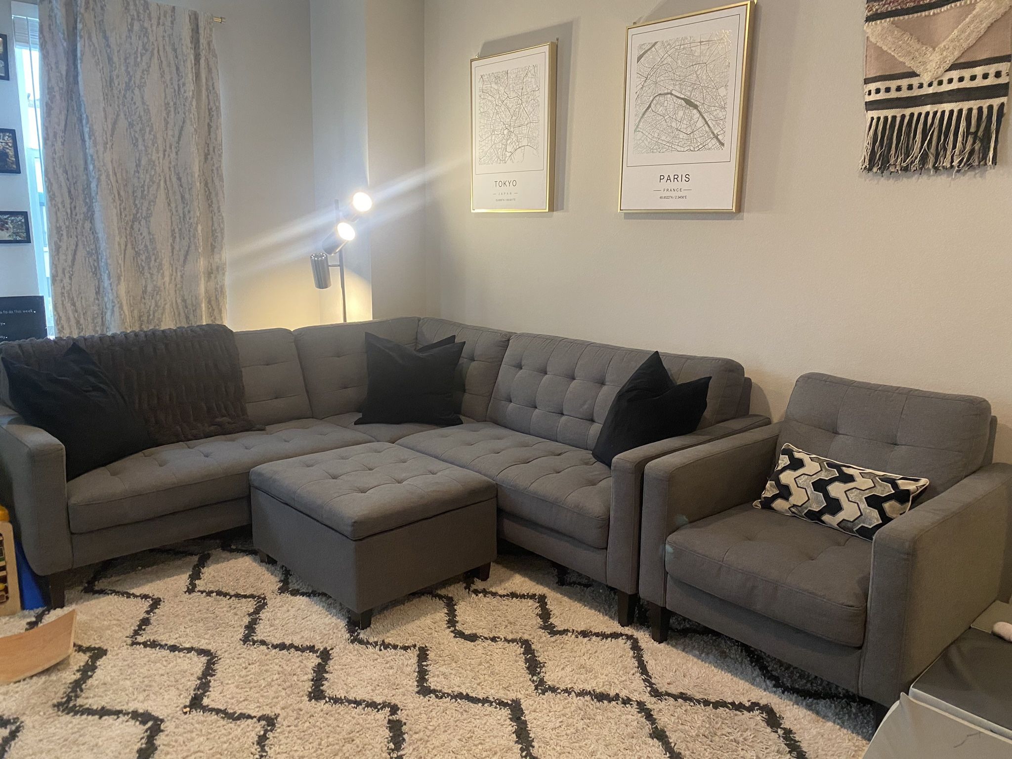 Scandinavian Gray Tufted Sectional w/Ottoman