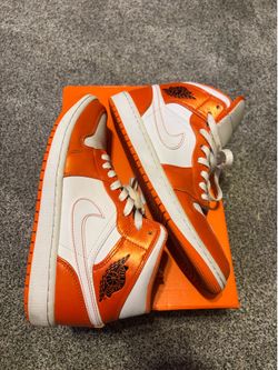 Jordan one mid SE