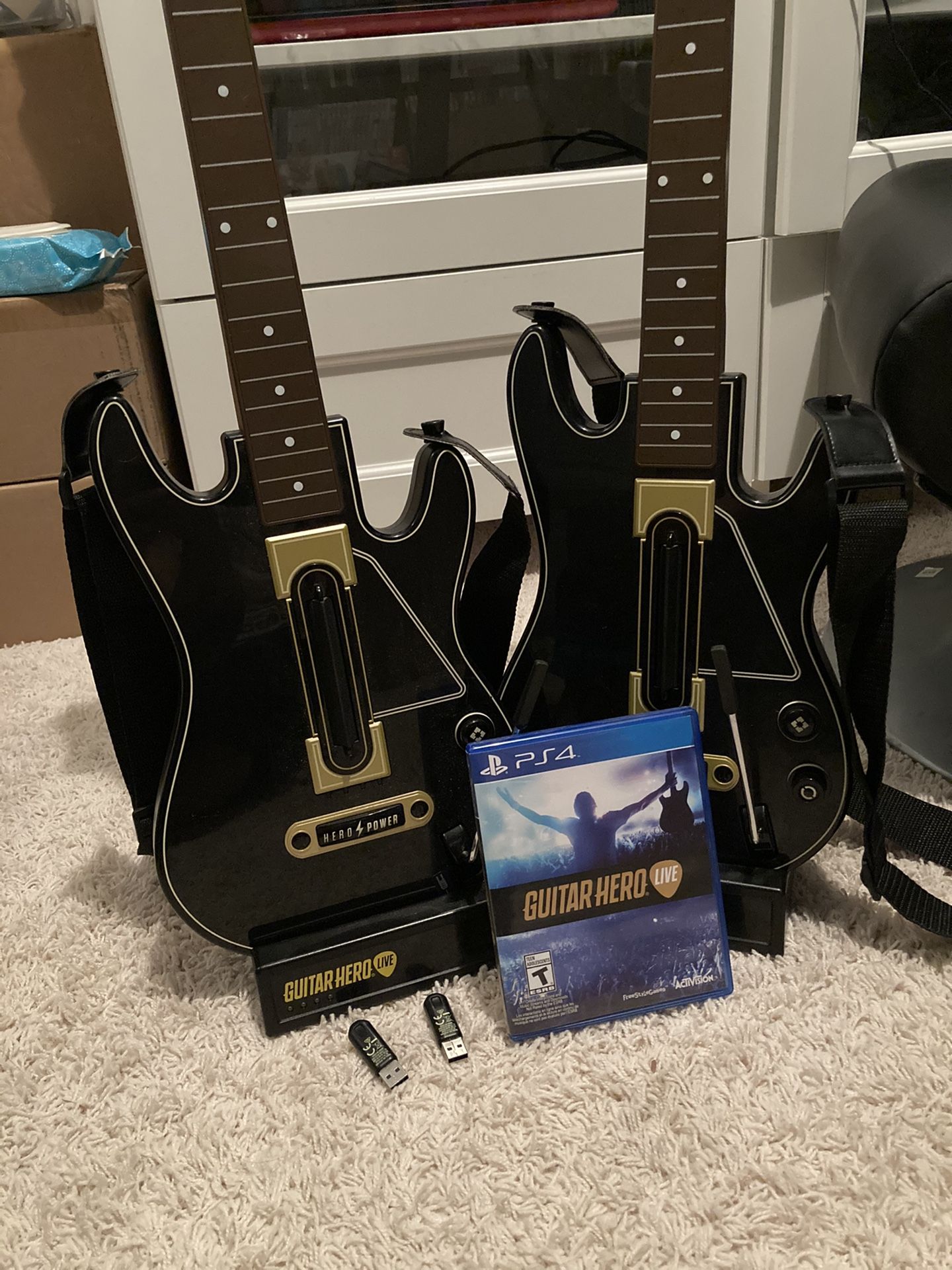 Guitar Hero Live Bundle PS4 PlayStation 4Game 2 Guitars & 2 Dongles & 2 Straps