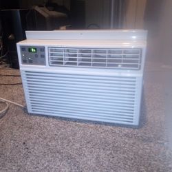 GE  air cond  window unit  works perfectly  only 50$