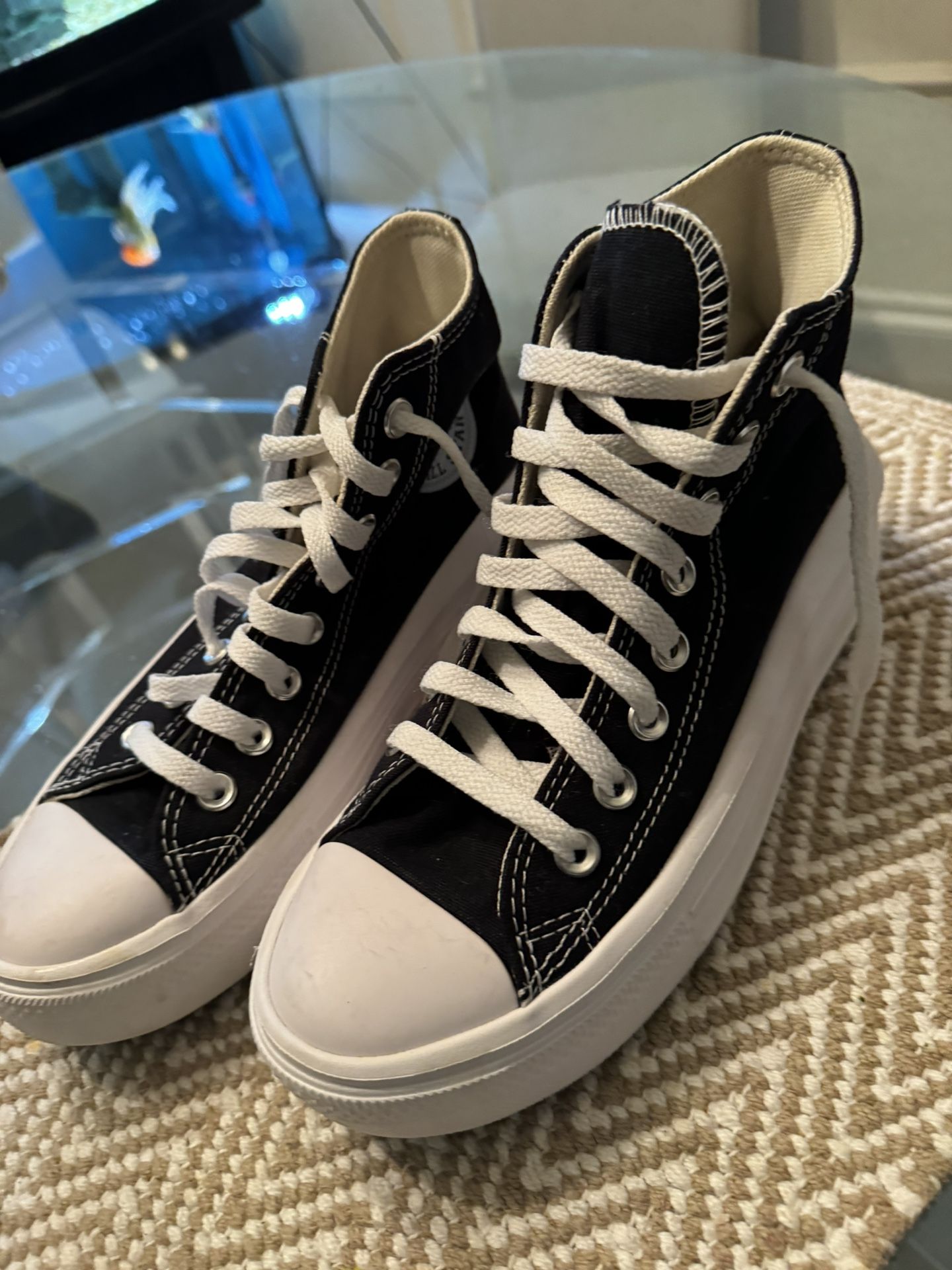 Women Converse high top Sneaker