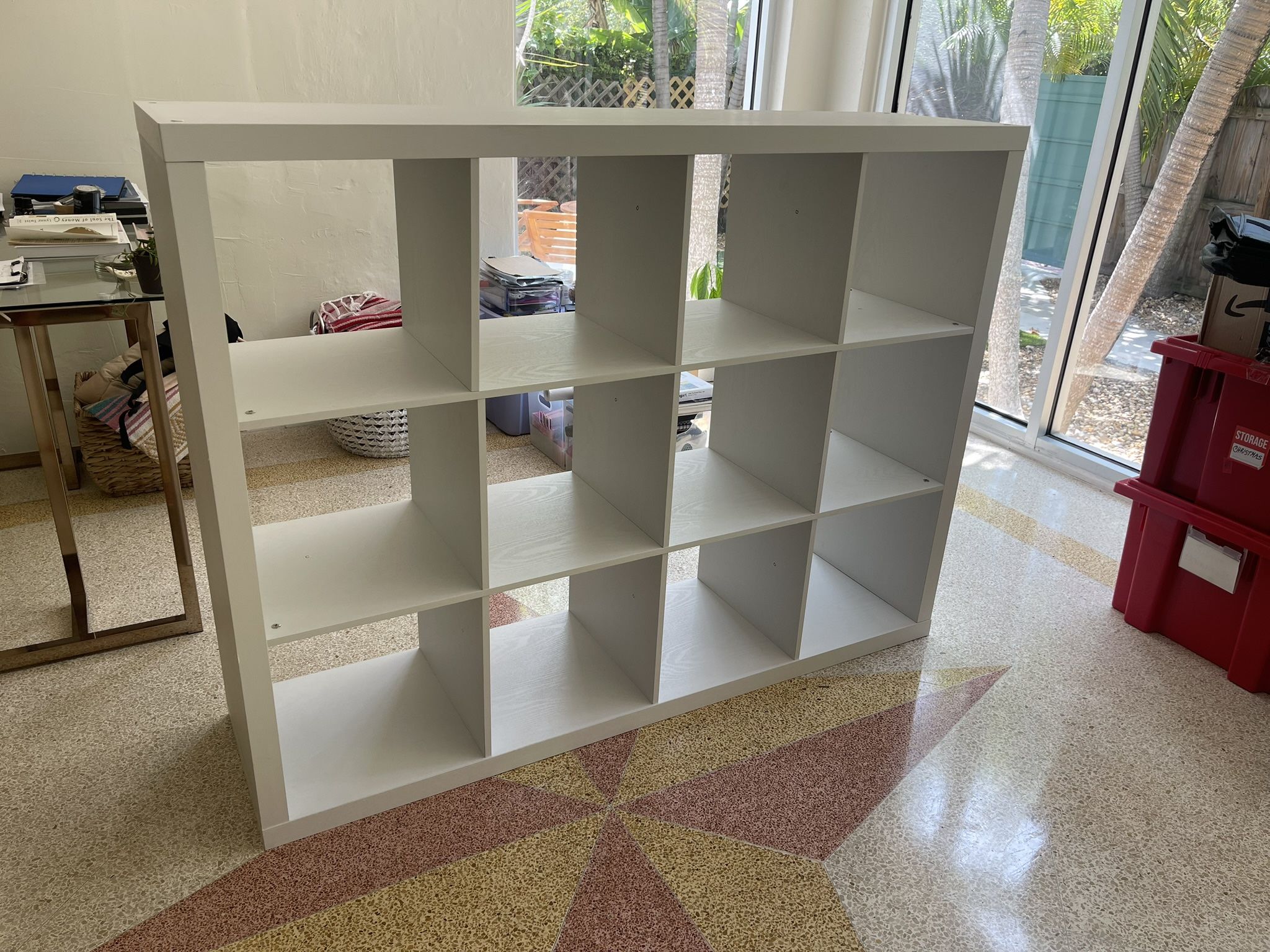 Big White 12-Cube Shelf Organizer