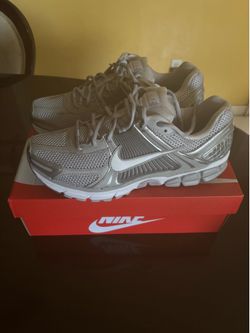 Nike Zoom Vomero 5 size 10.5