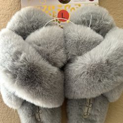 Jessica Simpson Slippers Size 8-9