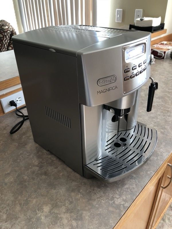 Delonghi MAGNIFICA EAM 3400.N for Sale in Everett, WA OfferUp