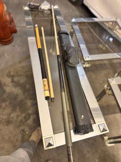 8ball pool sticks whit leather strap case