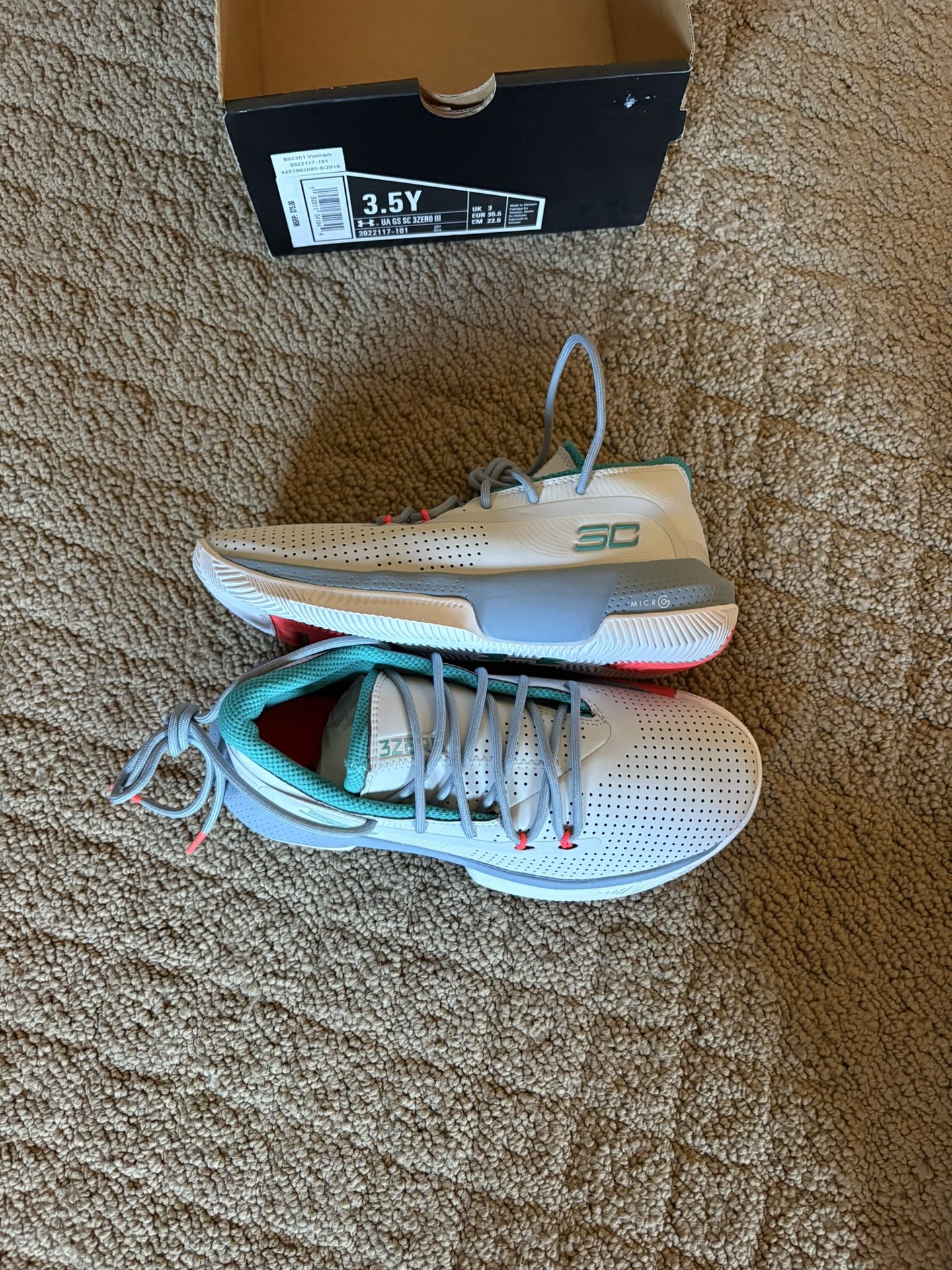 Under Armour Boys Shoes - Steph Curry Size 3.5