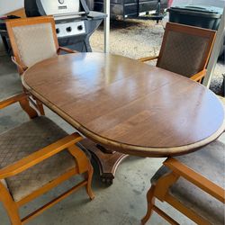 Table  with 4 chairs