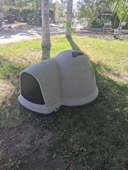 Petmate Indigo All-Weather Portable Extra Large Plastic Outdoor Igloo Dog House, 51.5"L For XL Dogs 90 to 125 lb,