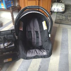 Baby Trend Infant Car Seat And Base 