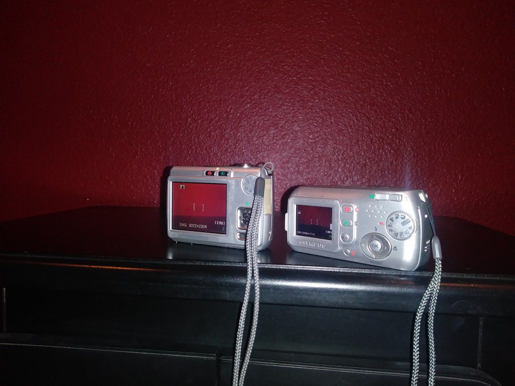 2 fuji digital cameras