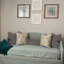 Custom-made daybed w/trundle