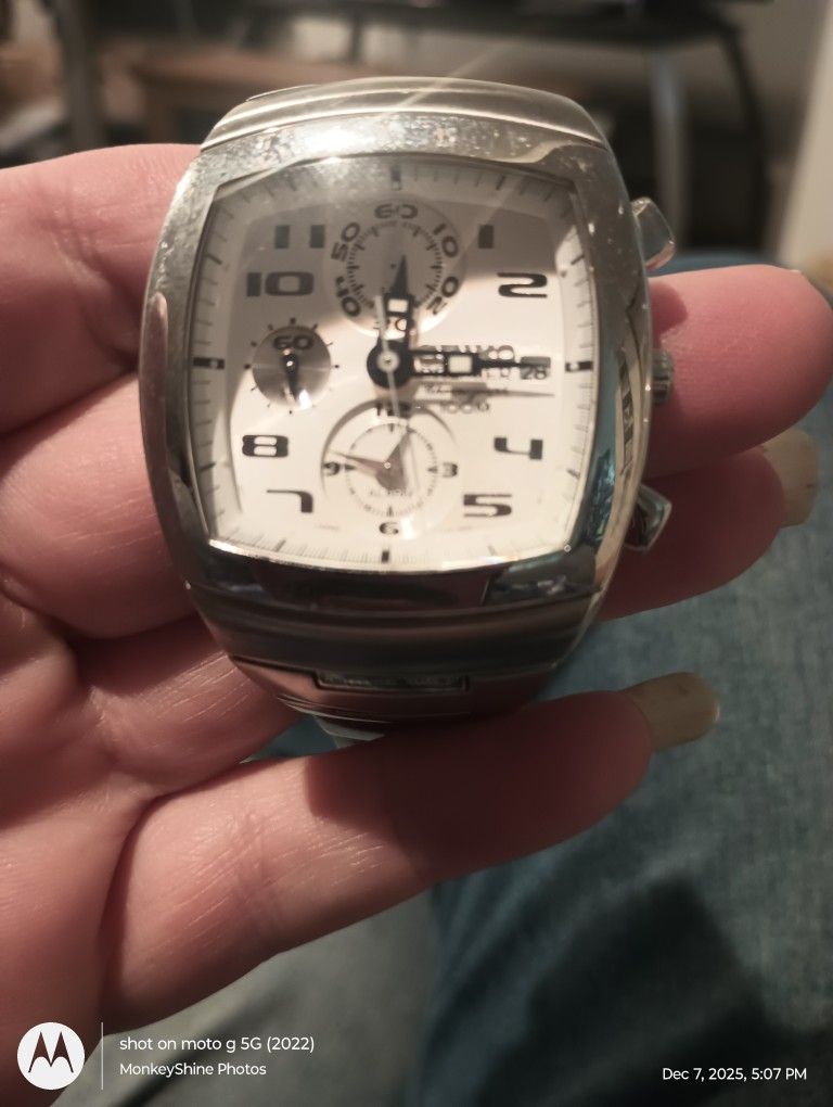 Men's Watch- Chronograph Seiko.