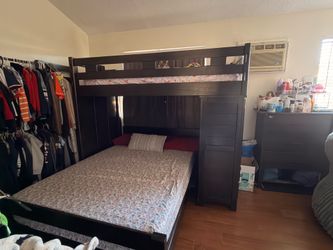 Bunk bed - twin overtop of full
