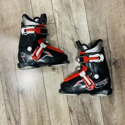 NORDICA SKI BOOTS SIZE 16.0/17.5