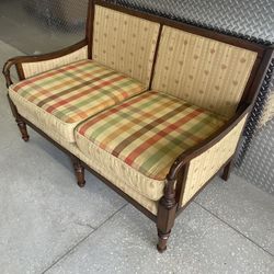 🌟 **Vintage Vibes Alert! Grab This Stunning Vintage Bench for Only $199.99!** 🌟